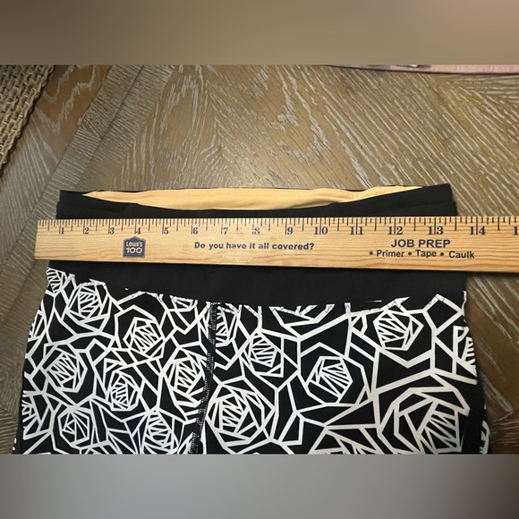 Lululemon Real Quick Crop *Full-On Luxtreme Posey 
Sz 6 - Picture 9 of 10